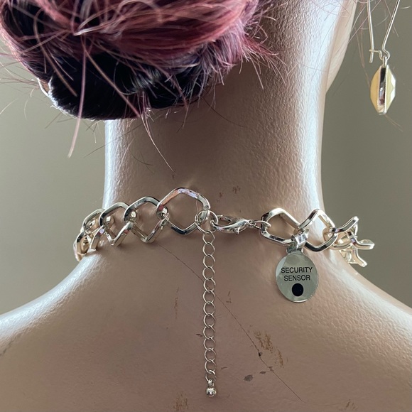 Statement bib multi circle cream faux stones & chain necklace and earrings set. - Picture 3 of 6